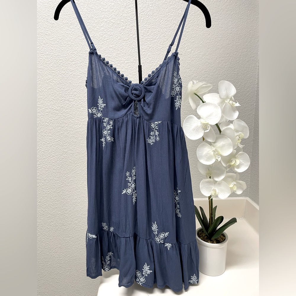 coco + jaimeson Navy with Floral Embroidery Twist Front Minidress NWT
